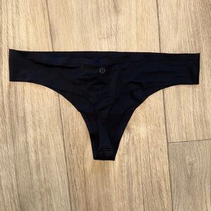 LULULEMON Black Seamless Soft Stretchy Thong Underwear NWOT